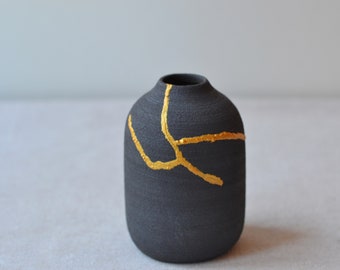 Kintsugi Vase, Black And Gold Vase, Japanese Pottery, Broken Pottery, Wabi Sabi Home Accents, Bottle Vase, Ikebana Vase, Black Bud Vase