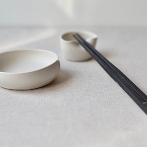 Set Of 4 Chopstick Rests And Bowls, Matte White Soy Sauce Bowls, Asian Dining Tableware, Dipping Sauce Bowls, Japanese Serveware, Sushi Set