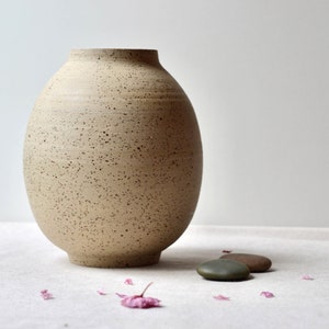 Beige Speckled Korean Vase, Moon Jar Vase, Korean Pottery, Minimalist Ikebana Vase, Traditional Vase, Decorative Ceramic Vase, Handcrafted image 3