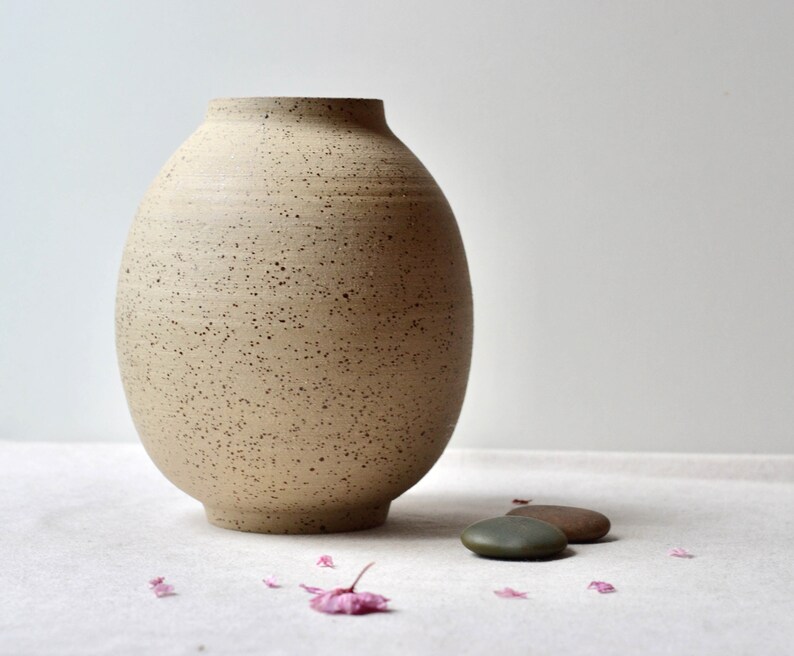 Beige Speckled Korean Vase, Moon Jar Vase, Korean Pottery, Minimalist Ikebana Vase, Traditional Vase, Decorative Ceramic Vase, Handcrafted image 3