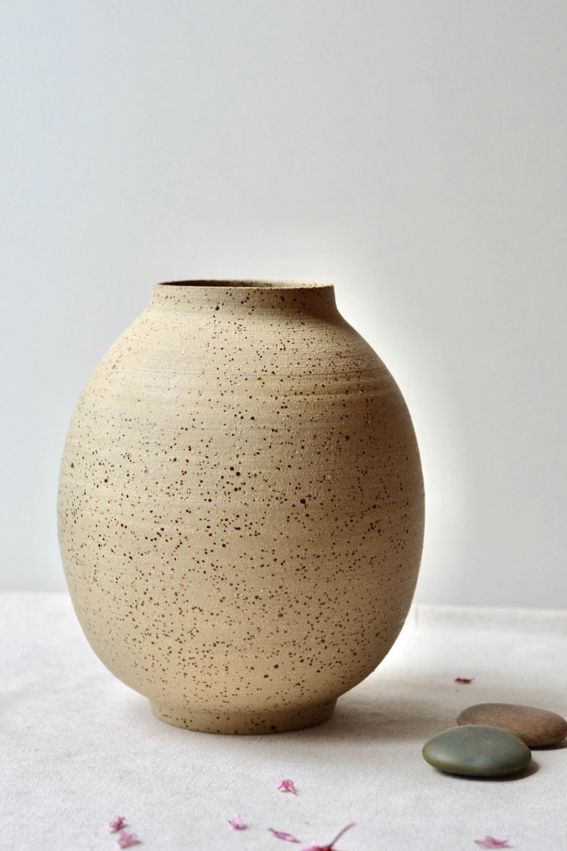 Beige Speckled Korean Vase, Moon Jar Vase, Korean Pottery, Minimalist Ikebana Vase, Traditional Vase, Decorative Ceramic Vase, Handcrafted vase A