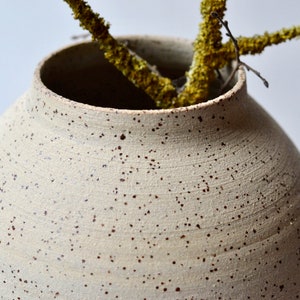 Beige Speckled Korean Vase, Moon Jar Vase, Korean Pottery, Minimalist Ikebana Vase, Traditional Vase, Decorative Ceramic Vase, Handcrafted image 7