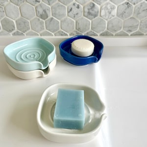 Self Draining Ceramic Soap Dish with Spout | Handmade Porcelain Soap Tray | Roman Design Sponge Holder | Kitchen Bathroom | 12cm