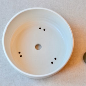 Handmade Ceramic Planter With Wiring Holes, Matte White Bonsai Pot, Round Succulent Planter, Mom Gift, Indoor Planter, Flower Pot With Tray zdjęcie 3