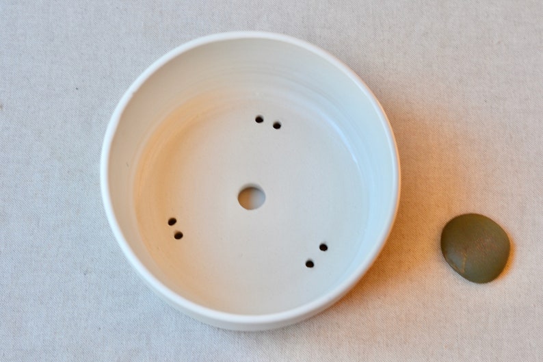 Handmade Ceramic Planter With Wiring Holes, Matte White Bonsai Pot, Round Succulent Planter, Mom Gift, Indoor Planter, Flower Pot With Tray zdjęcie 3