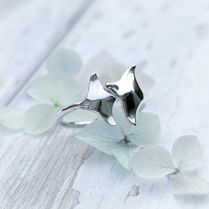 Sterling Silver double Manta Ray ring | Recycled silver ocean creature ring, perfect gift for diver / sea lover. Polishing cloth included.