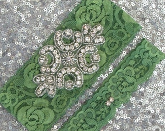 GREEN Lace Wedding Garter Set, Bridal Garter with CRYSTAL Rhinestone Crest Show & Dual Crystal Toss