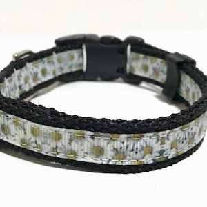Daisy Dog Collar - Adjustable Dog Collar - Floral Dog Collar - 5/8&quot;