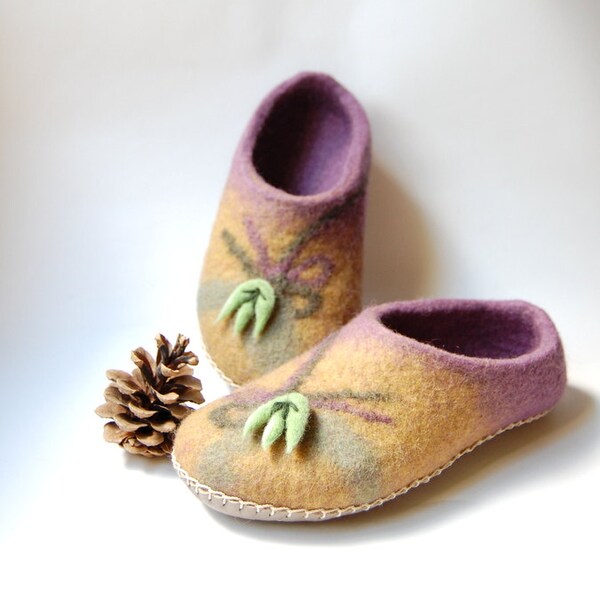 felted slippers- natural wool home shoes for women -handfelted slippers -eco friendly- 8 US