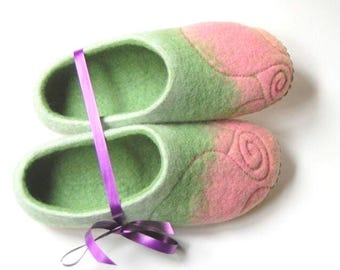 Felted Wool Slippers Women – Greenery Pink Rose Art House Shoes