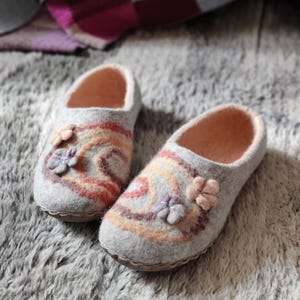 Gray felted slippers with felt flowers - natural wool home shoes for women - felt grey slippers - eco friendly - gift for her - to order