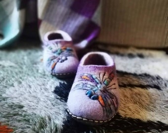 Felted slippers Violet tones wool dragonflies design, women felt slippers with leather soles - to order