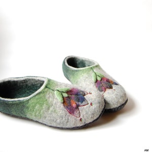 Felt wool slippers - Tulips art slippers - Felted slippers -  Green women slippers - Gift for mom - Eco house shoes - to order