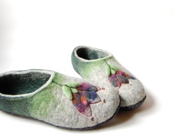 Felt wool slippers - Tulips art slippers - Felted slippers -  Green women slippers - Gift for mom - Eco house shoes - to order