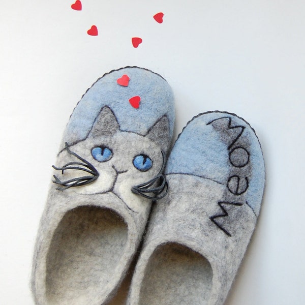 Meow slippers, women felted slippers, grey cat art slippers, wool house shoes, handmade gift for cat lover, natural woolen clogs - to order