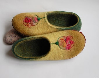 Womens Felted Slippers Roses Art Mossy color Wool- ready size 5,5 US-35,5 EU