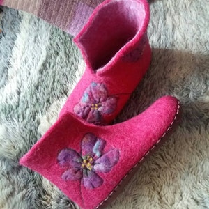 Ankle felted slippers for women - pink wool slippers flowers art - woolen winter style home shoes - Valenki - made to order