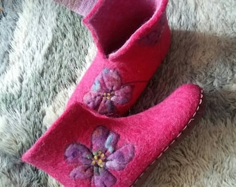 Ankle felted slippers for women - pink wool slippers flowers art - woolen winter style home shoes - Valenki - made to order