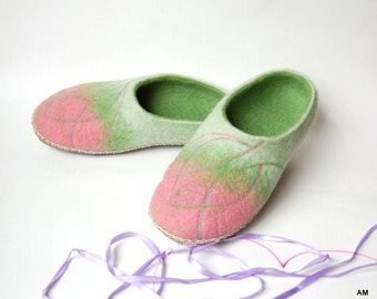 Felted slippers for women roses or tulips art - greenery and pink wool house shoes - slippers for relax - gift for mom - to order