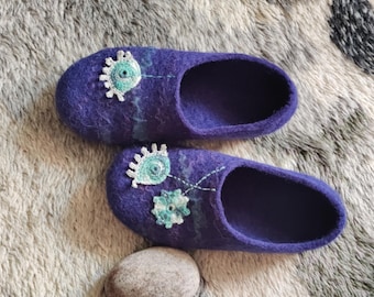 Felt wool slippers - dark blue handmade thin slippers decorated with crochet details - to order