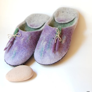 Lavender art wool slippers - Felted slippers - home slippers for women - handmade wool slippers - Purple and grey colors - to order
