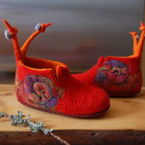 Snails felted slippers for kids, children's shoes, girls wool slippers, red wool house shoes, handmade home booties to order