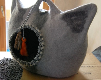 Cat bed, felted cat cave, Cat head cave, Cat House bag, Cat furniture, Felt cat bed, grey wool cat bed, Cat nap cocoon -made to order