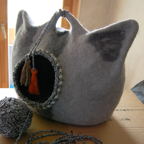 Cat bed, felted cat cave, Cat head cave, Cat House bag, Cat furniture, Felt cat bed, grey wool cat bed, Cat nap cocoon -made to order
