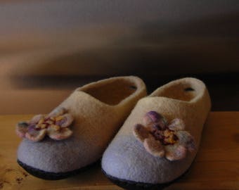 Gift for her felted wool slippers - beige and lavender colors housewarming slippers - flowers art eco friendly woolen slippers