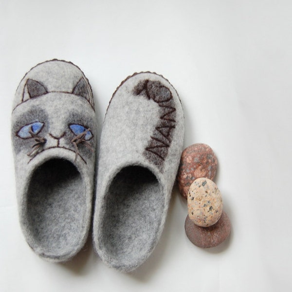 Grumpy cat slippers, personalized grey wool slippers, felted slippers  with cat name, gift for cat lovers, Sad cat, home shoes - to order