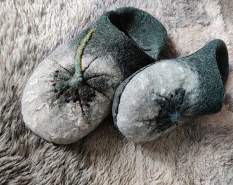 Dandelion art slippers green and gray wool - felted woolen clogs for women - minimalist plant design - gift for women - to order