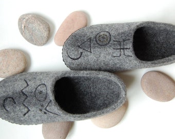 Felted slippers gray charcoal organic wool for mens, traditional Balts symbols art, Thunderer sun moon sky symbols- to order