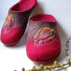 Floral wool slippers tulips art Women house shoes felted slippers with leather soles-fuchia color woolen slippers - to order