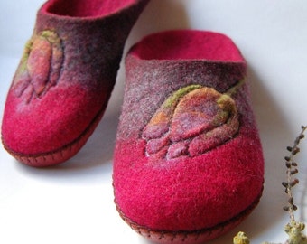 Fuchsia Wool Slippers – Handmade Felted House Shoes with Tulip Art