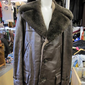 メンズ レザー コート // フェイクファー トリム // ダークブラウン // 1960 年代ジャケット // 60 年代服 // カーコート // ミディアム ラージ