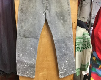 Grijze Jeans met witte Splatter onderaan
