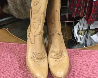 Tan Size 7 Thom McAn High Heel Cowboy Boots