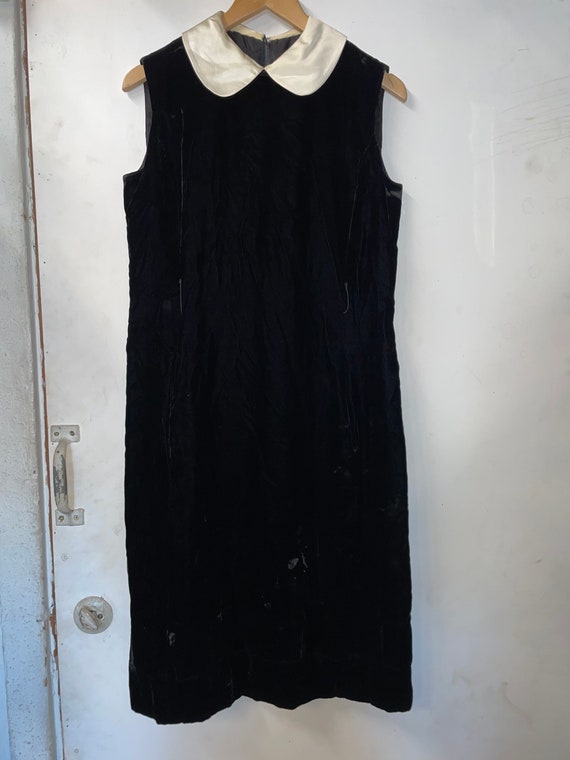 1960s Black Velvet Sleeveless Dress with Peter Pan