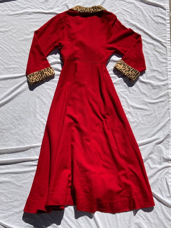 1940s Red Wool Robe/Coat With Leopard Velvet Deta… - image 2