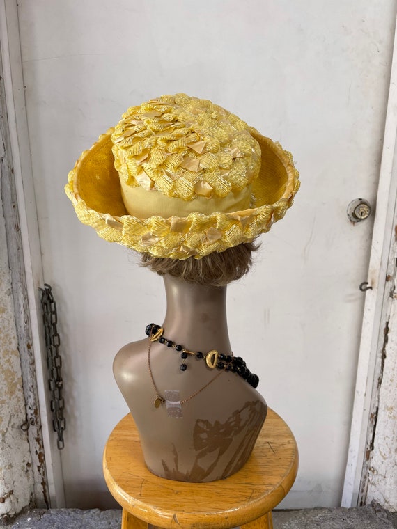 1960s Yellow Raffia Ladies Hat - image 4