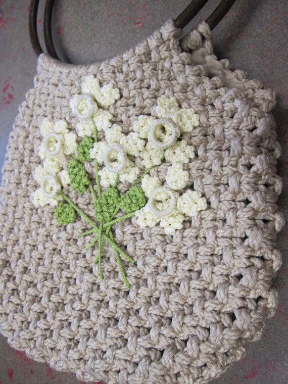 How to Make a Crochet Crossbody Purse | Curious Mondo