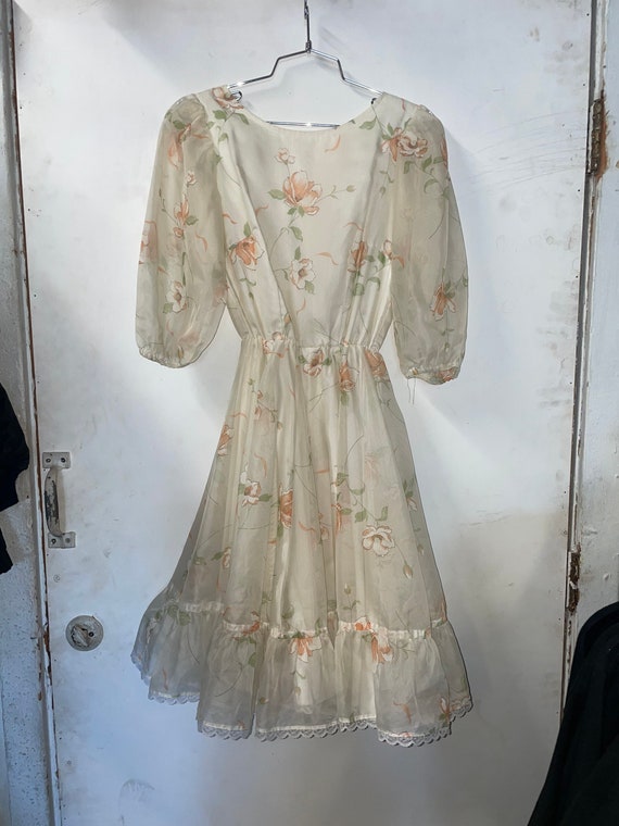 1970s White Floral Dress with puff Sleeves - image 1