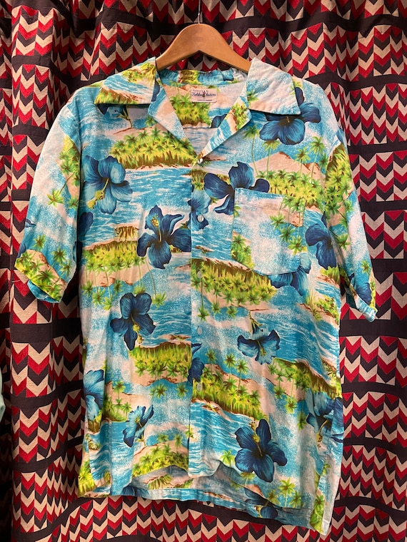 1950s Hukilau Fashions Tiki Hawaiian Shirt - image 1