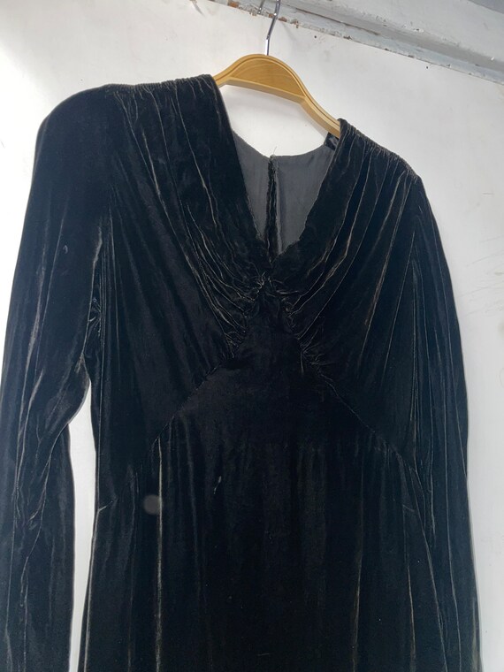 1930s Black Velvet Dress - image 3