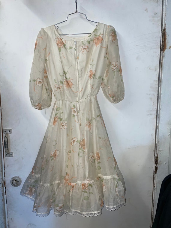 1970s White Floral Dress with puff Sleeves - image 7