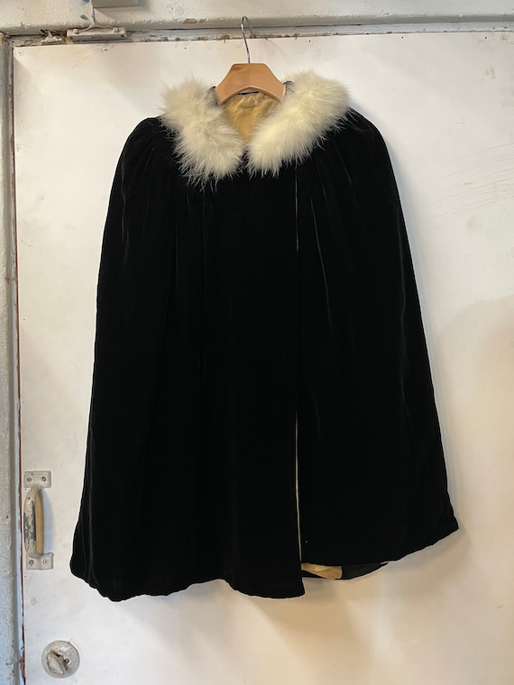 1930s Silk Velvet Fur Trim Cape - image 2