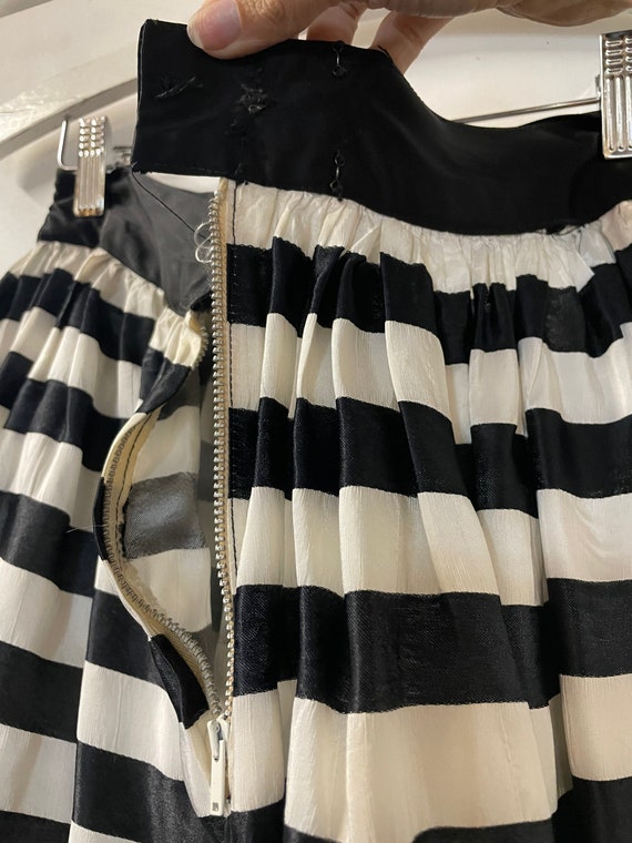 1950s Black and White Striped Skirt. - image 5