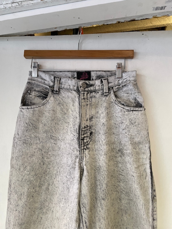 1990s Grey Acid Wash Denim Jeans - image 2