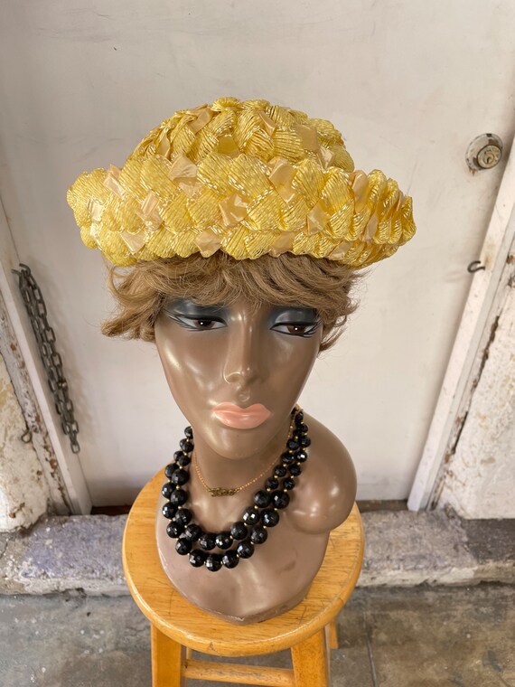 1960s Yellow Raffia Ladies Hat - image 2