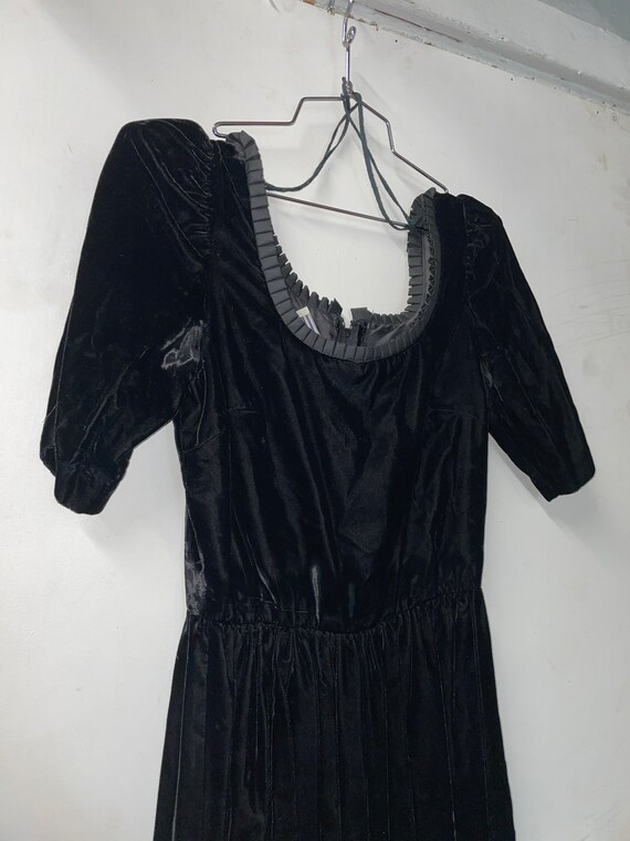 1990s Black Velvet Dress - image 2